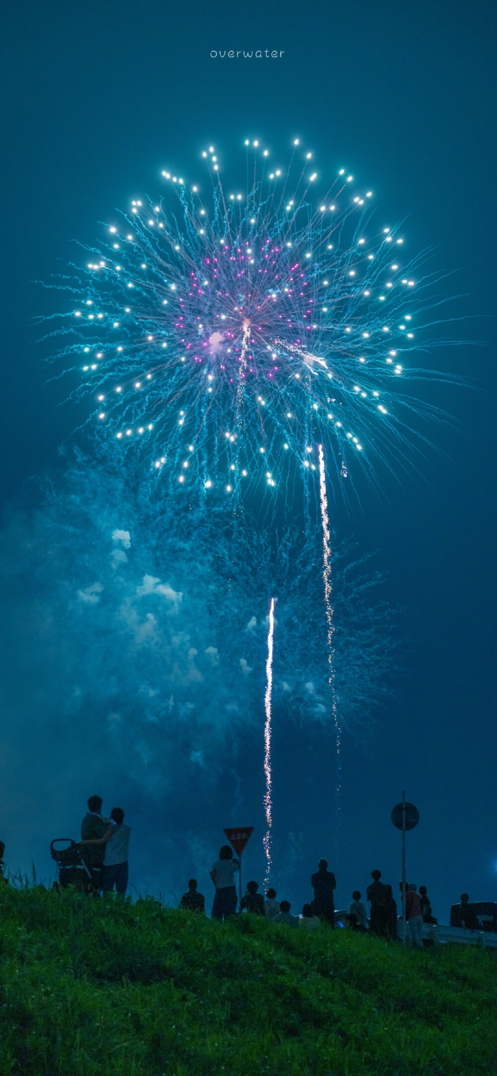 烟花手机版苹果版(烟花模拟器苹果手机版)